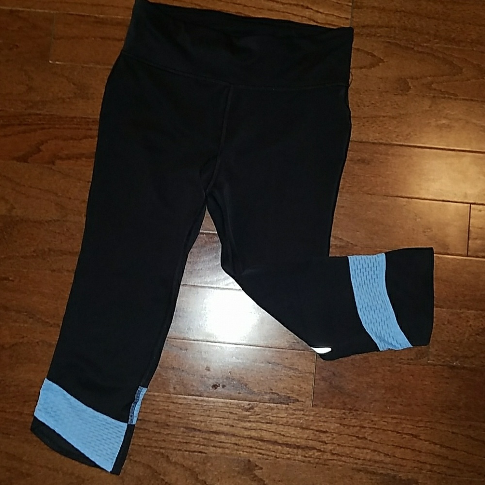 Under armour cropped pants capris black and blue